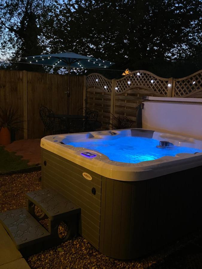 Saving Grace With Private Hot Tub Villa Bawdeswell Ngoại thất bức ảnh