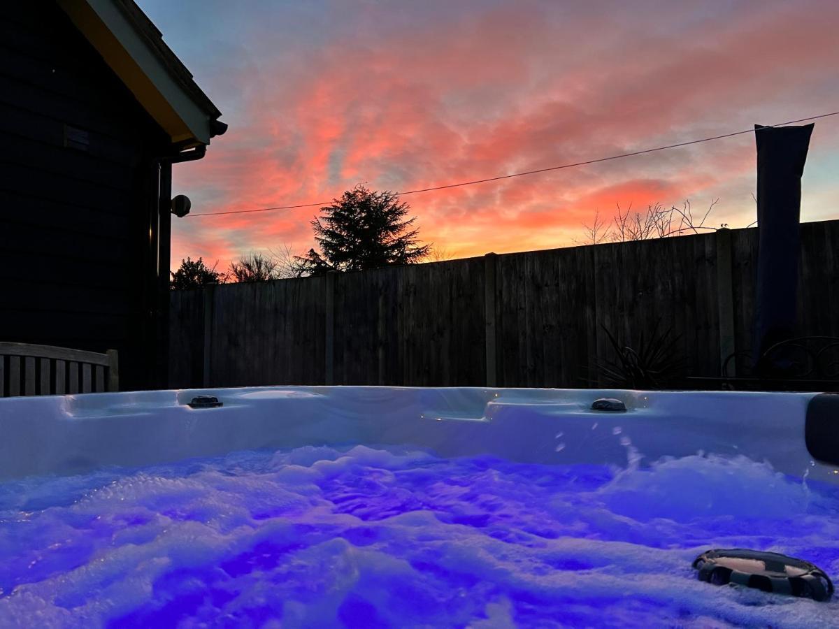Saving Grace With Private Hot Tub Villa Bawdeswell Ngoại thất bức ảnh