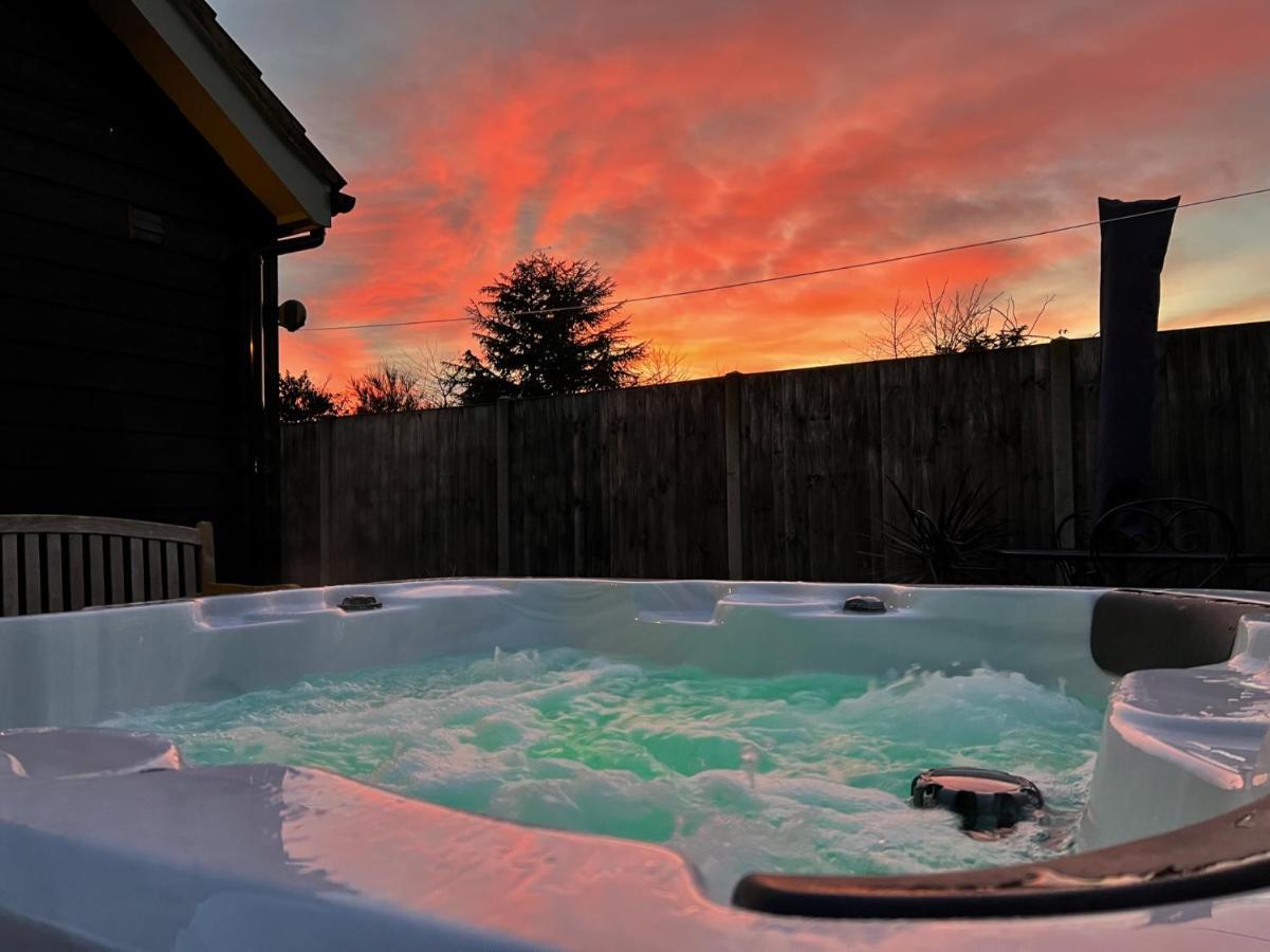 Saving Grace With Private Hot Tub Villa Bawdeswell Ngoại thất bức ảnh